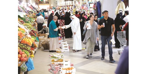 الدعم الحكومي وقوة الدينار.. يخففان حدة التضخم بالكويت