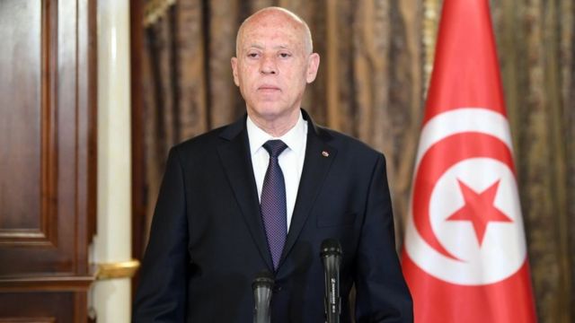 الرئيس التونسي: أول قرار بعد الاستفتاء هو وضع قانون انتخابي