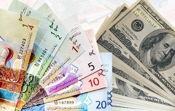 الدولار الأميركي يرتفع أمام الدينار إلى 0.308 واليورو ينخفض إلى 0.306