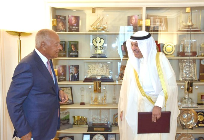 السفير غانم الغانم يقدم أوراق اعتماده مندوبا دائما للكويت لدى جامعة الدول العربية