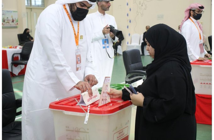 البحرين | مراكز اقتراع الانتخابات النيابية والبلدية تفتح أبوابها أمام الناخبين