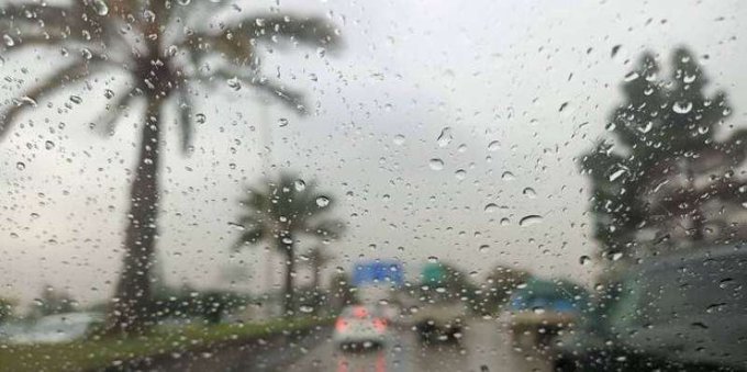 «الأرصاد» تحذّر: أمطار رعدية ورياح نشطة تؤدي إلى انخفاض الرؤية الأفقية
