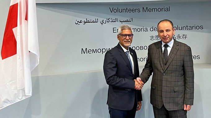 الأمين العام للاتحاد الدولي لجمعيات الصليب الأحمر والهلال الأحمر يشيد بدعم الكويت للبرامج الإنسانية