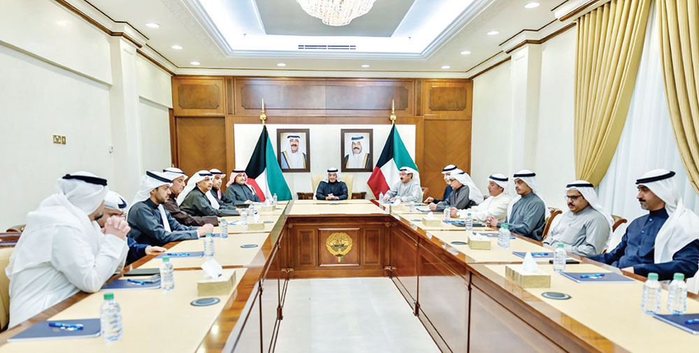 وزير الخارجية بحث مع مساعديه سبل تطوير عمل الوزارة بما يعزز مضامين الديبلوماسية الكويتية