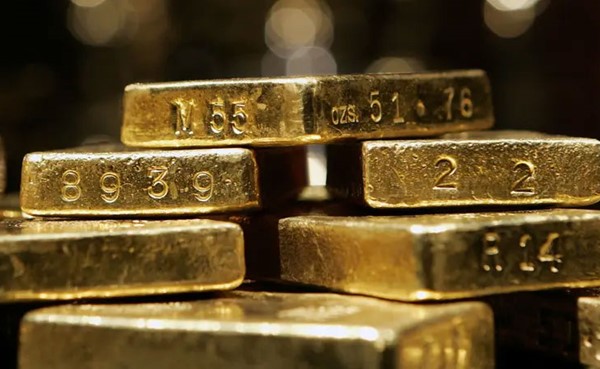 خسارة أسبوعية تنتظر الذهب بعد تمسك الفيدرالي بالتشديد النقدي