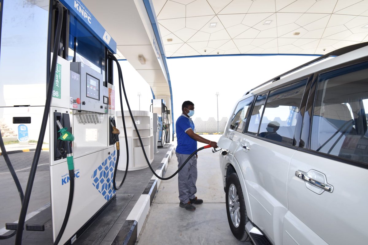 تثبيت أسعار البنزين من أول يناير لمدة 3 أشهر.. وتخفيض سعر الترا إلى 210 فلس