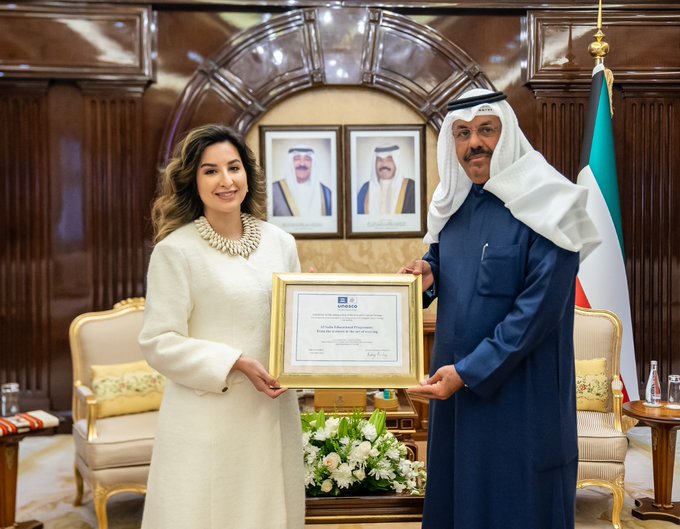 سمو رئيس مجلس الوزراء يستقبل رئيس مجلس إدارة جمعية السدو الكويتية