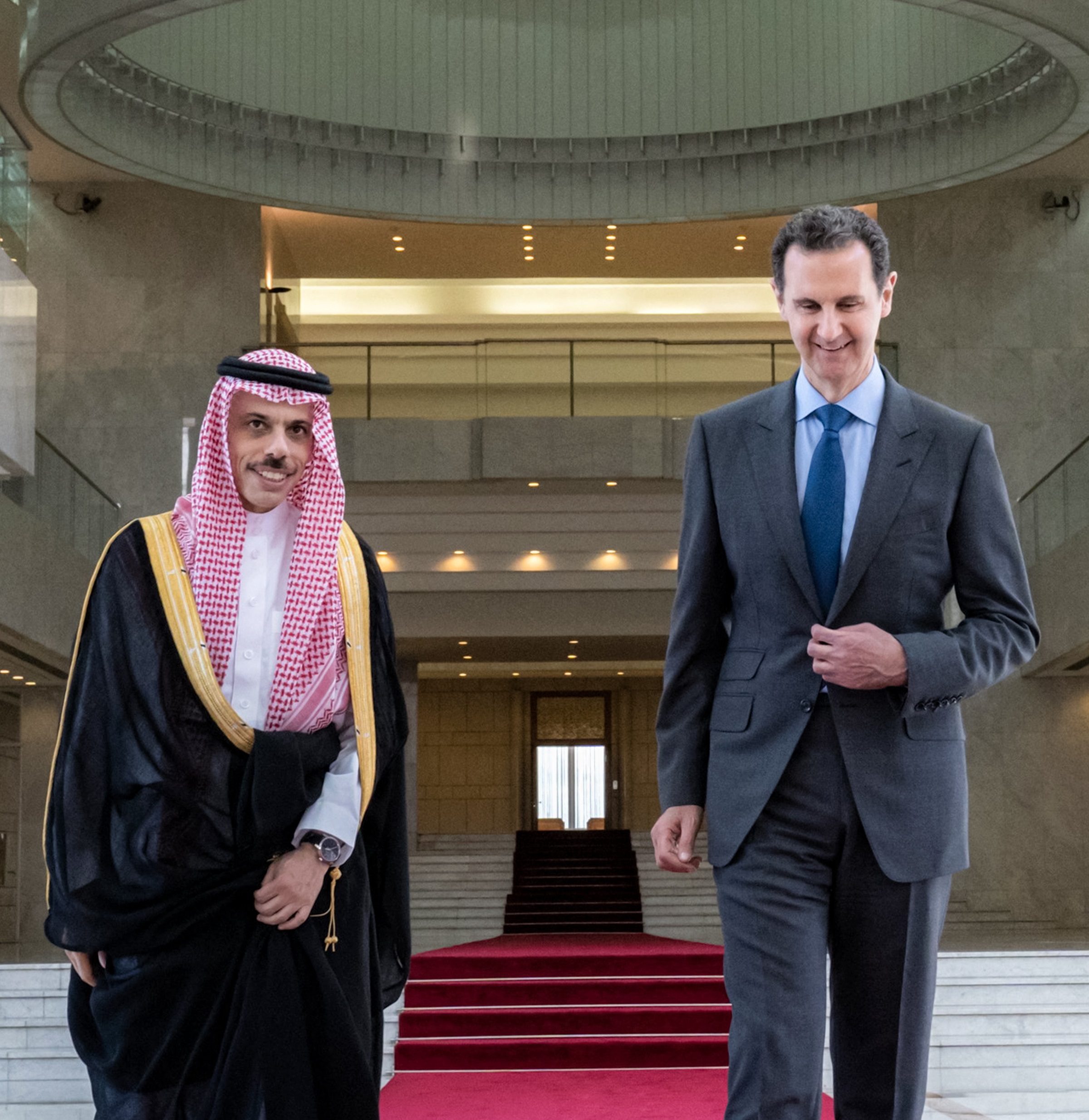الرئيس السوري بشار الأسد خلال استقباله وزير الخارجية السعودي الامير فيصل بن فرحان
