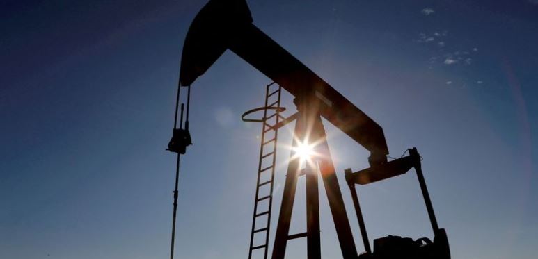 النفط ينتعش بعد تراجعه بفعل مخاوف الركود والصادرات الروسية
