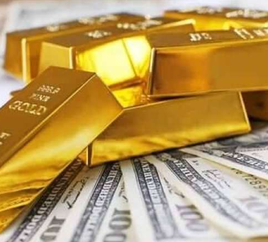 الذهب يعود للارتفاع بدعم من تراجع الدولار