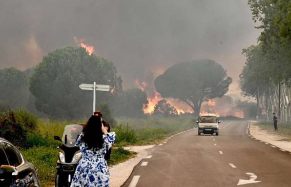 إخلاء أكثر من 3 آلاف شخص بسبب حريق غابات في جنوب فرنسا