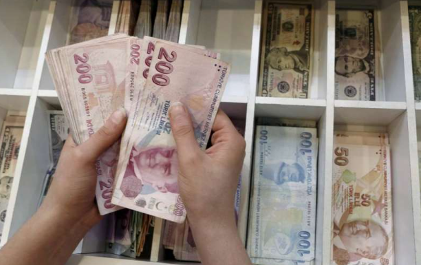 تركيا تتوقف عن تحويل ودائع العملة الصعبة إلى ودائع محمية من تقلبات سعر الصرف