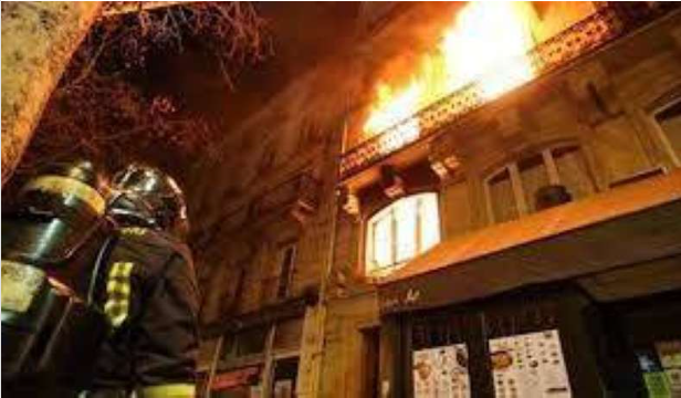 مصرع 3 أشخاص جراء حريق في مبنى سكني قرب باريس
