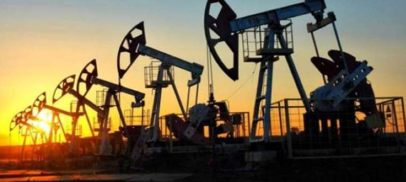 النفط يرتفع بعد توقعات بخفض صادرات «أوبك+» في أغسطس