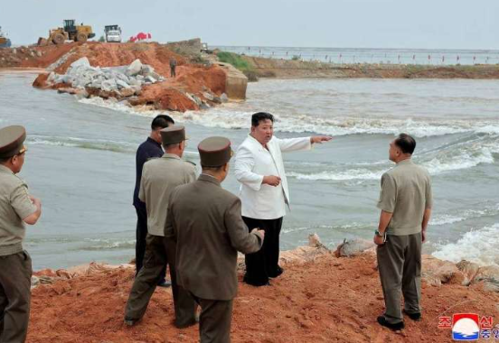«أنتم كسالى».. زعيم كوريا الشمالية يوبخ الحكومة على ما فعلته العاصفة «خانون»