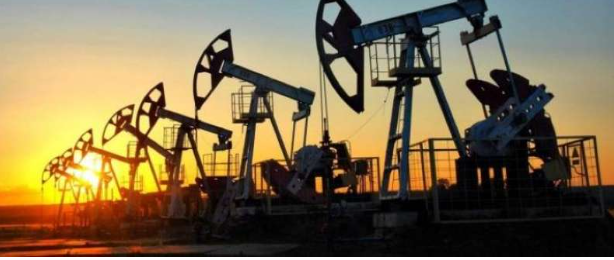 النفط يرتفع وسط توقعات بخفض إمدادات «أوبك+»