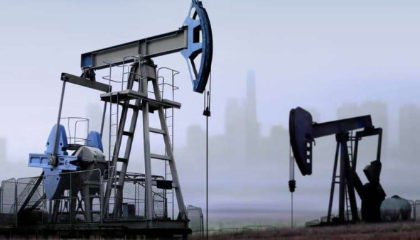 النفط يصعد مع تركيز الأسواق على شح المعروض