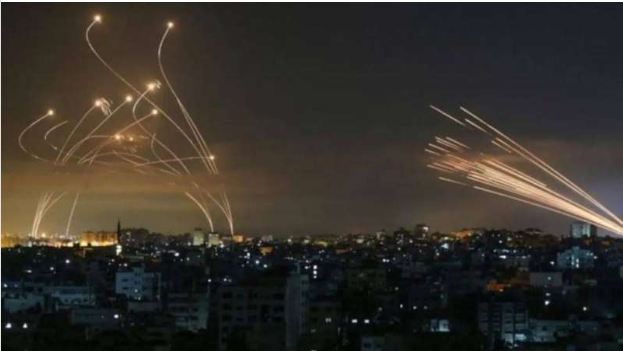 غارات إسرائيلية عنيفة على غزة.. وحماس تقصف بلدات متاخمة للقطاع